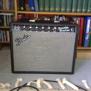 Fender Princeton Reverb Reissue

Sehr feines Teil, klassischer Fender Ton. Traum Reverb und Tremolo.

Trotzdem nutze ich oft den PRRI, der ist etwas mittiger