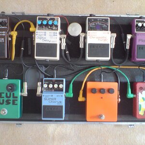 Effektboard 10
BF2 - TU2 - DD7 - OC3 - Little BigMuff in neuem Gehäuse- Musikding Lineal - CH1 - Heulsuse