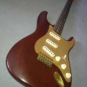Rockinger Hardtail Mahagoni Strat
Sehr alt und echt vintage
Mit Kloppmann ST60 r