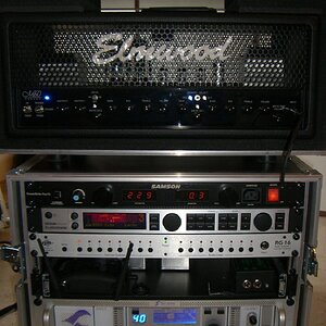 Elmwood Modena M60, Samson Power Brick, TC G-Major 2, RJM RG16, Pedale, Two Notes Torpedo VB101