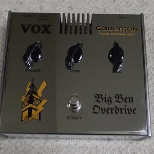 VOX Cooltron Big Ben Röhrenoverdrive, offenes, kultiviertes Zerrpedal ohne starke Eigenfärbung, der angeschlossene Amp macht den Ton. Aus genau diesem Grund ist es mein bevorzugtes Zerrpedal. 002775