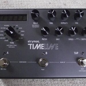 Strymon Timeline, der Hersteller bewirbt es als multidimensionales Delay, unbeschreiblich grandioses Pedal. S11-14098