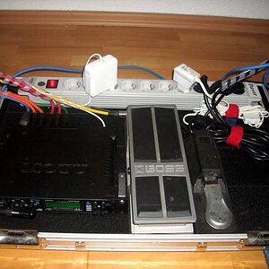 Pedal Board mit Motu Ultralite MK3 Hybrid Boss FV 500 L