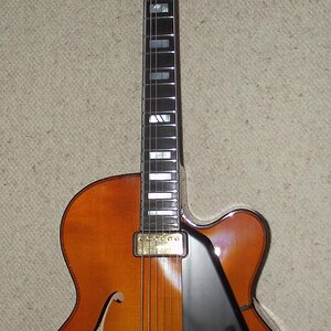 Höfner New President Vintage Sunburst mit Schellack und Schaller Floating PU