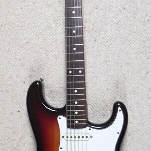 Squier 1984 JV Stratocaster, amtlich! Wundert mich nicht, dass diese Japan Strats heute so populär sind. Noch immer preisgünstig zu bekommen.