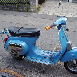 Vespa Special 50 mit neuem Seitendeckel