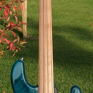 Music Man Stingray 4 fretless transteal 1995
transition bridge - verkauft