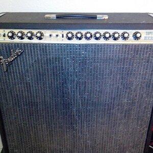 2013 02 07 18.32.00

Fender Silverface Super reverb Mastervolume

deutlich unterschätztes Modell
Vielleicht der beste Fenderamp für eine Strat?