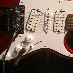 Floyd Rose und Pickups der Cort Arena 1
