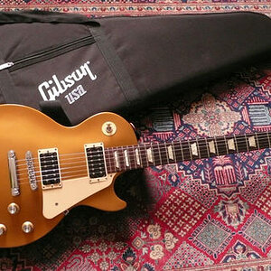 2011er Les Paul "50´s Tribute" Goldtop

Eine sehr hübsche, leichte Les Paul - aber leider hatte sie überhaupt keinen "tone" ;)
