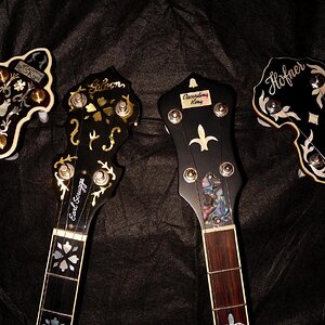L-RK97SN;2v.L-Gibson "Earl Scruggs";2.v.R-RK35BR;R.-Höfner HBA5M