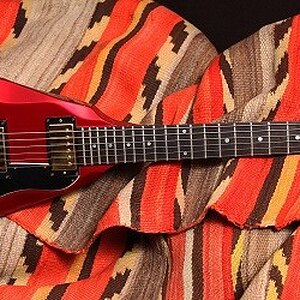 82GibsonFlyingV2CandyAppleRed