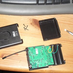 Der Batteriedeckel is nur reingesetzt