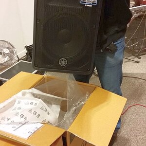 Yamaha DBR12 beim "unboxing"