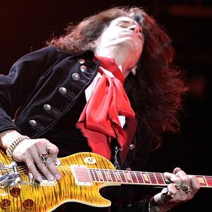 800px Joe Perry 1
