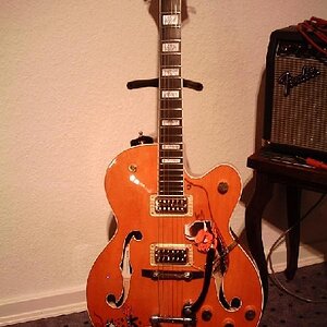6120 Nashville, ursprünglich war es das Eddie Cochran Modell mit Dynasonic und P90. Jetzt verrichten dort TV Jones Classic Trons einen guten Job.
