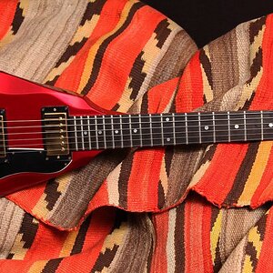 82GibsonFlyingV2CandyAppleRed