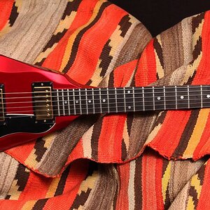 82GibsonFlyingV2CandyAppleRed