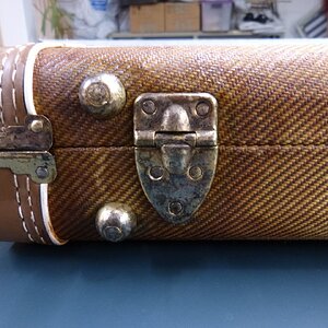 relic tweed case