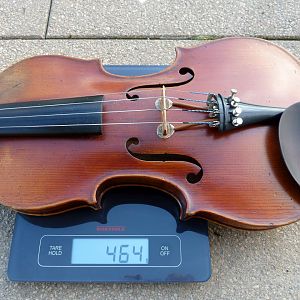 Akustische Geige mit K&K Big Twin auf der Waage
