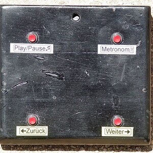 DIY-Vierfachtaster mit Fach für AirTurn BT-105 Bluetoothtastatur