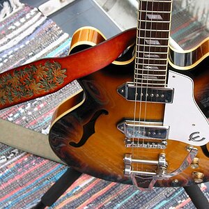 COLORADO HIGH Gitarrengurt an Epiphone Casino