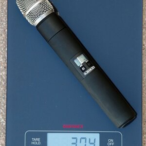 Line 6 TX-75 Handheld incl. Akkus auf der Waage