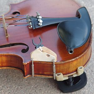 DIY-Mikrofonhalter an Geige