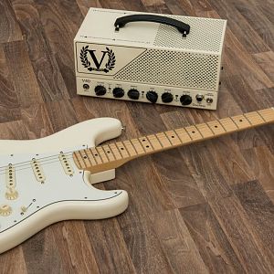 Fender American Pro Strat & Victory V40 "The Duchess"