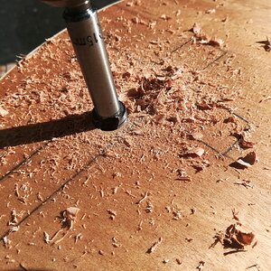 15mm-Forstnerbohrer beim zweiten Loch