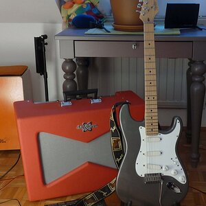 Fender_Strat_Std_dlux_USA