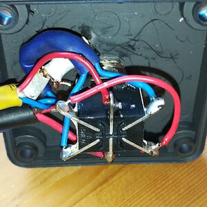 DiY-Mikrofon-Umschaltbox mit Taster SW1045M