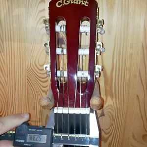 K&M Gitarrenhalter 16220 mit Nylon-Gitarre Halsbreite 52,3mm