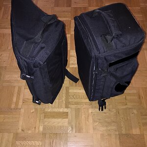 12 Rucksack Geteilt Und Geschlossen