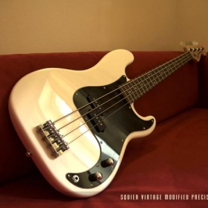 Squier Vintage Modified Precision Bass Olympic White