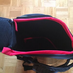 06 Rucksack Geöffnet Von Der Seite