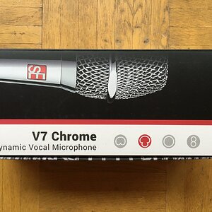 03 Karton V7 Chrome