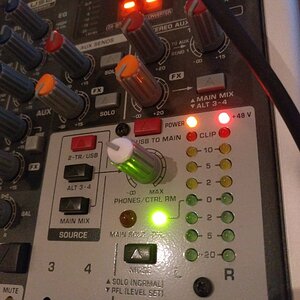 behringer xenyx x1204USB_1