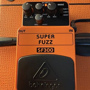 Behringer SF300