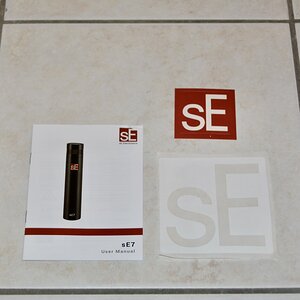 03 sE7 Handbuch und Sticker.JPG