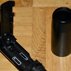 40 SLXD2 Batteriefach geöffnet.JPG