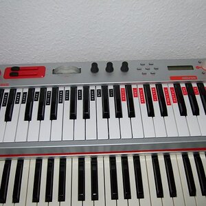 Mein zur besseren Bedienbarkeit mittels Dymo Beschriftungsgerät gepimpter Alesis Micron...
