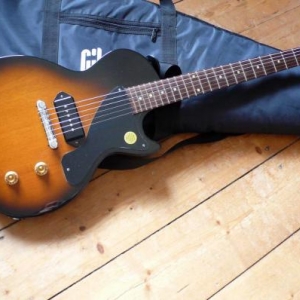 Gibson Les Paul Junior, Bj. ´05

Ein tolles Teil!
Hab´ich leider in einem Anfall geistiger Umnachtung verkauft...