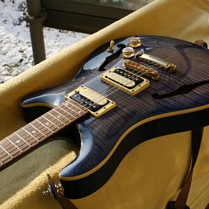 Rira Semi, Korea
Wunderbare Gitarre