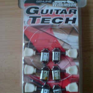 Packung der Wilkinson WJ44CRCH(=Cream Chrome)