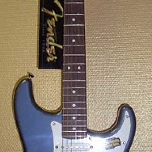 Fender American Stratocaster RW CFM 2007, so hing sie im Laden.