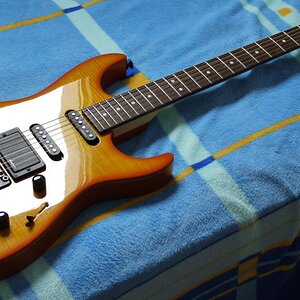 Charvel 375 Deluxe