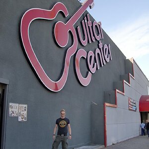 Ich vor'm Guitar Center in Hollywood auf dem Sunset Strip