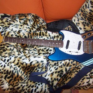 fender competition mustang
dimarzio superdistortion (bridge)