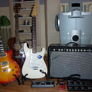 Der Blackstar HT5 ist dem Fender Super Sonic 22W gewichen und dei Fender New American Standard Olympic White Rosewood Neck ist neu hinzu gekommen